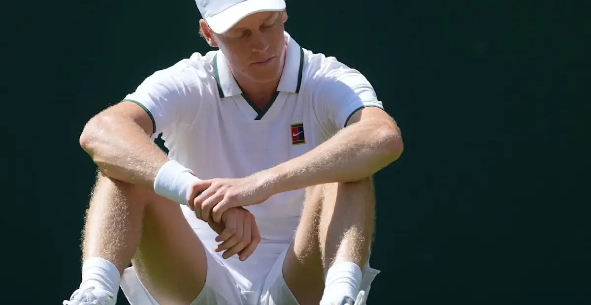 Jannik Sinner kämpft sich in Wimbledon zum Sieg: David Beckham dabei. - BILD