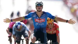 Tour: Van der Poel feiert im Zentralmassiv Ausreißer-Sieg