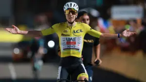 Grandioses Finish in Alpe d'Huez: Tadej Pogacar frisst Konkurrenten im Chaos gnadenlos auf