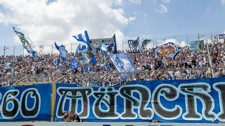 TSV 1860 München: 5000 Fans von 1860 kaufen Dauerkarte zum 2. Mal - BILD