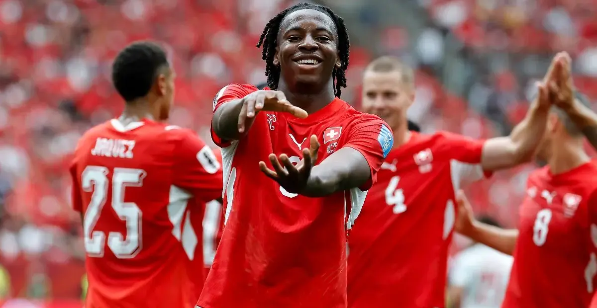WM 2026: Wettbieten von England-Klubs: Wechsel-Wende bei Bundesliga-Star Johan Manzambi? - BILD