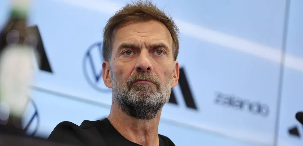 Er hat sich 57 Feldspieler notiert: 10 Kandidaten für die erste Klopp-Überraschung - BILD