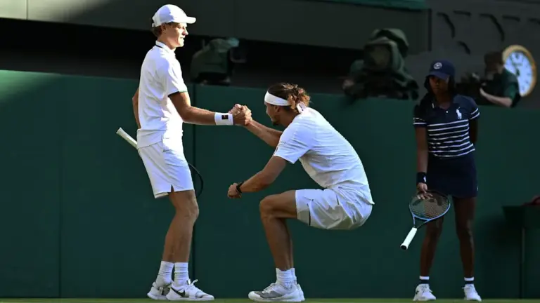 00:27 Zverev hat sich im Wimbledon-Finale verletzt