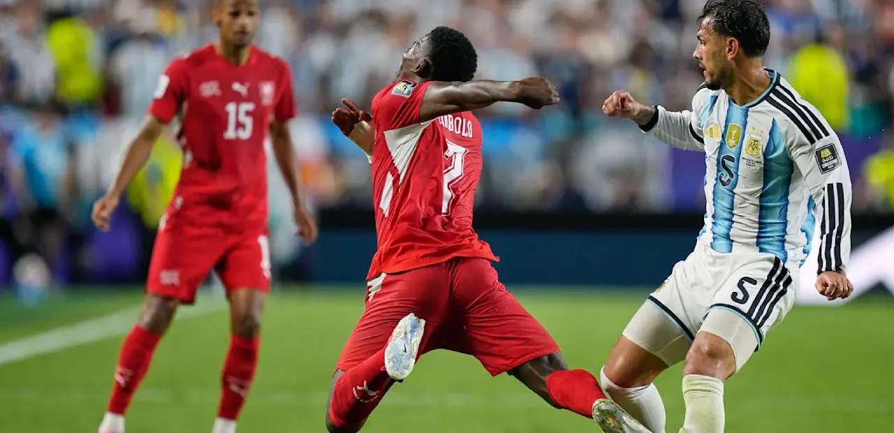 Gelb-Rot nach Schwalbe: Der dümmste Platzverweis der WM! - BILD