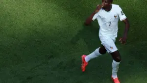 Frankreich im WM-Halbfinale! Mbappé trifft und muss verletzt raus - BILD