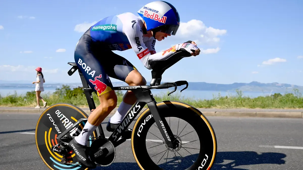 Tour-de-France-2026-Stage-16-THONON-LES-BAINS-FRANCE-JULY-21-Lipowitz-Florian-GER-of-Red-Bull-BORA-Hansgrohe-during-stage-16-of-the-113rd-edition-of-Tour-de-France-an-UCI-World-Tour-2