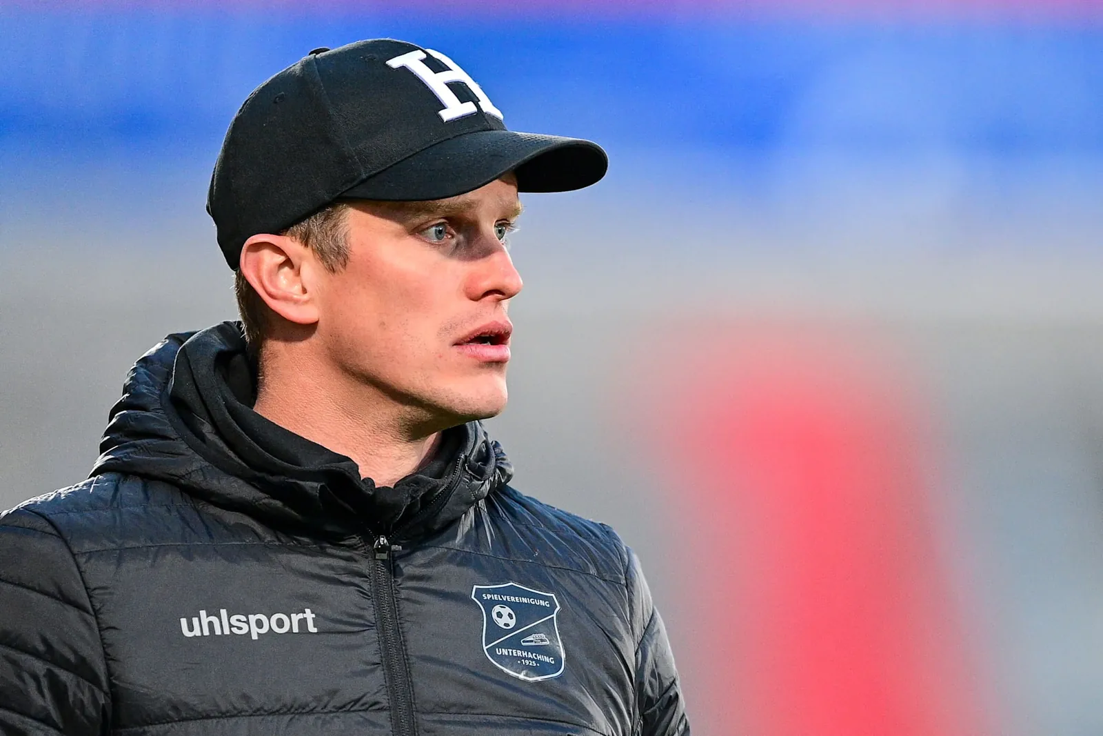 Bender war bei den Junioren-Nationalteams des DFB einst Co-Trainer, dann beim BVB und zuletzt Cheftrainer der SpVgg Unterhaching