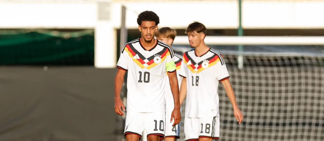 Deutschlands U19-Kapitän Frances Onyeka guckt enttäuscht
