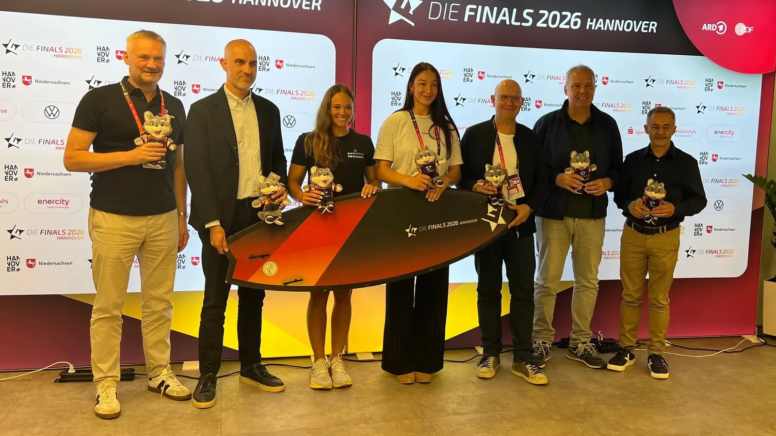 Mehrere Beteiligte der Finals 2026 in Hannover stehen in einer Reihe.