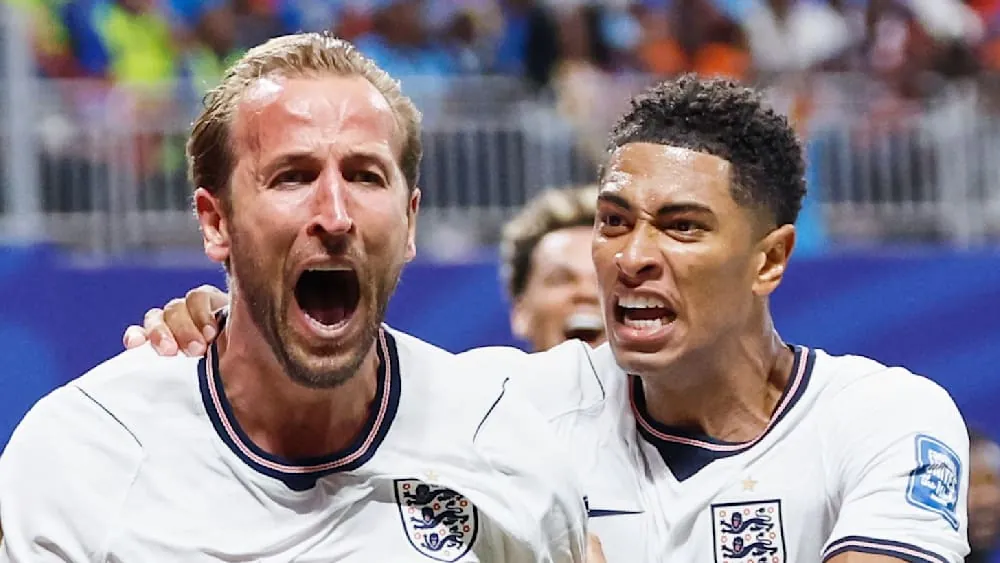 Die englische Nationalmannschaft zieht dank Harry Kane ins Achtelfinale ein. Die DR Kongo verteidigt ihren frühen Führungstreffer lange, doch in der Schlussphase rettet Harry Kane die Engländer. Sehen Sie die Highlights der Partie hier im Video.Quelle:Magenta TVAutoplay