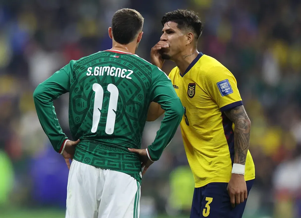 Für diese Geste gibt es seit der WM Rot.